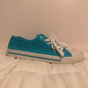 Airwalk turquoise sneakers size 6